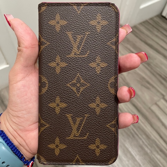 Louis Vuitton Iphone Case - Picture 8 of 13